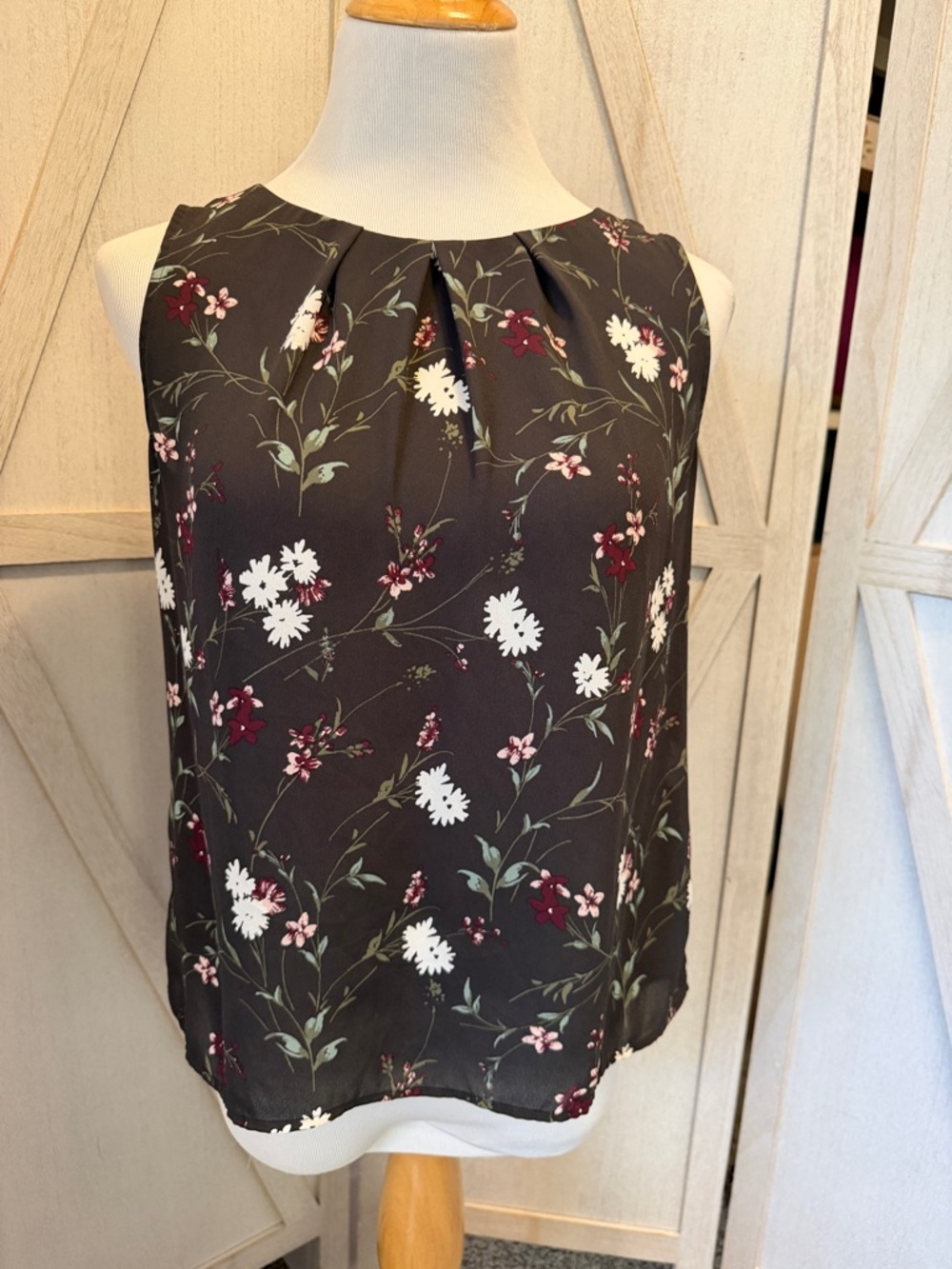 LOFT Floral Shell Top - Small - Picture 12 of 16